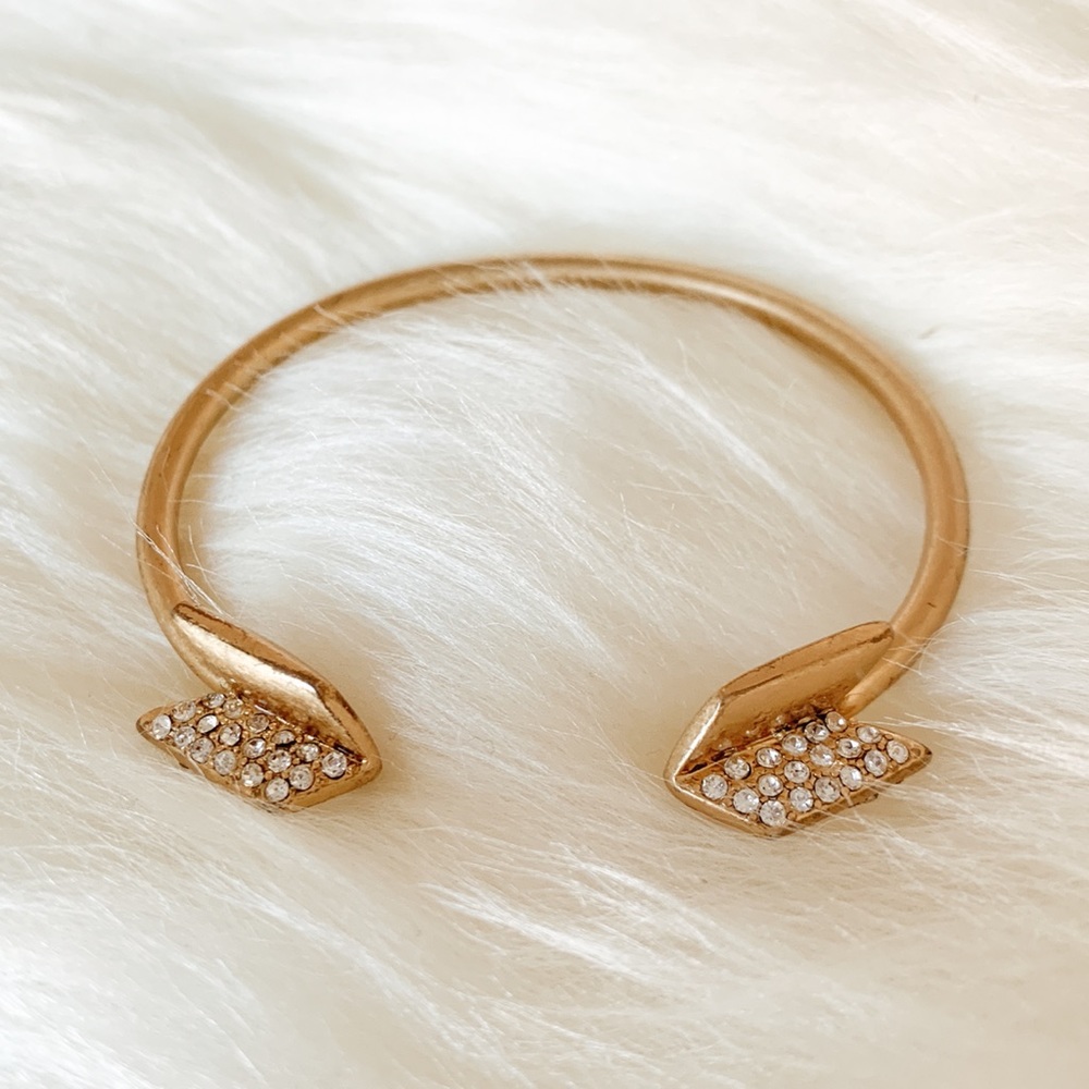 ✨ MADEWELL || Gold Arrow Bangle